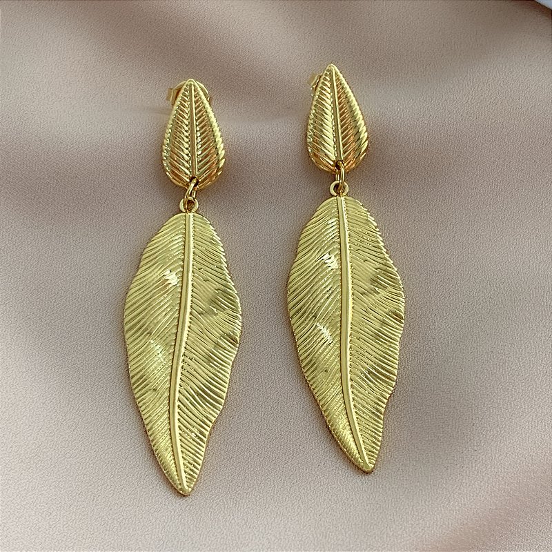BRINCO FOLHAS RISCADAS DOURADO AÇO 316L⭐️