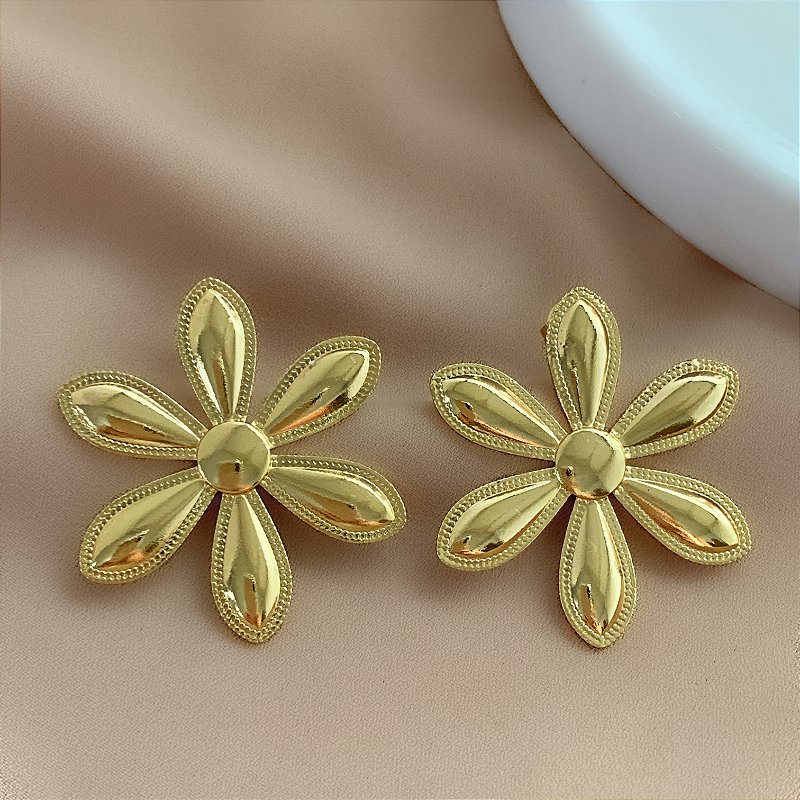 BRINCO FLOR CLÁSSICA DOURADO AÇO 316L⭐️