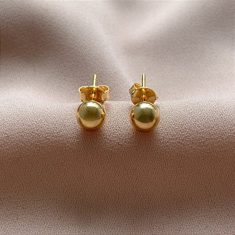 BRINCO BOLINHA CLÁSSICA FOLHEADO A OURO 18K⭐