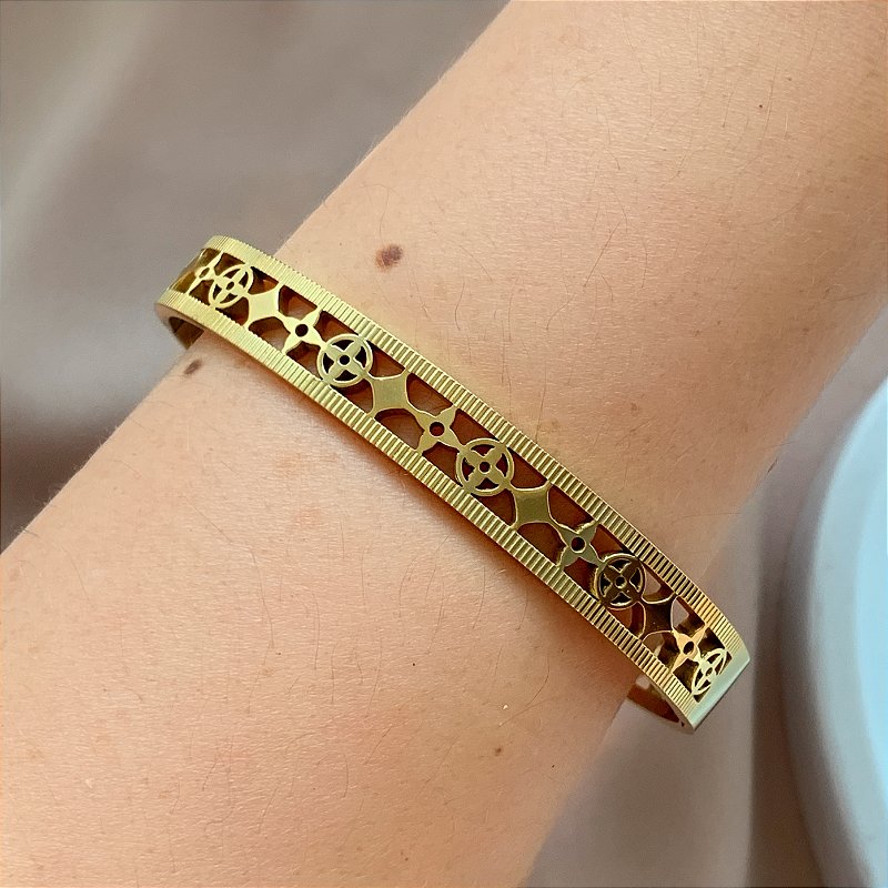 PULSEIRA / BRACELETE TREVOS DESENHADOS VAZADOS DOURADO AÇO 316L⭐️