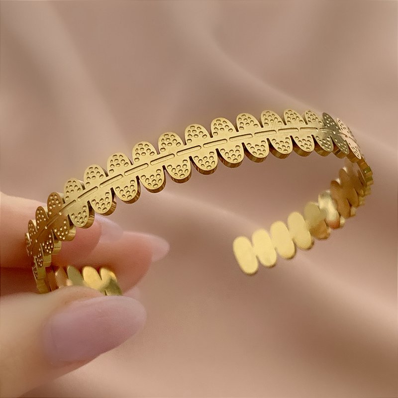 PULSEIRA / BRACELETE FIO BORDA DESENHOS BOLEADOS DESENHADOS DOURADO AÇO 316L⭐️