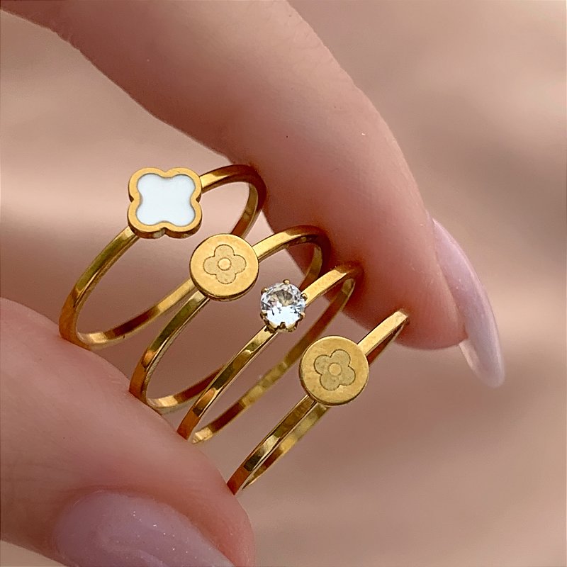ANEL KIT TREVO BRANCO E SOLITÁRIO ZIRCÔNIA DOURADO AÇO 316L⭐️