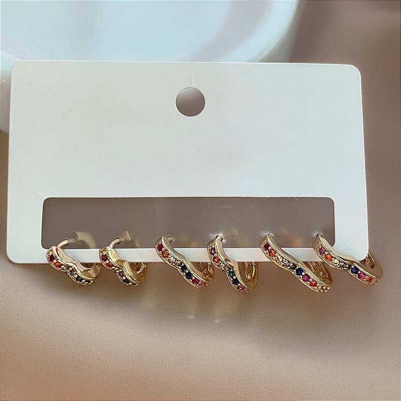 BRINCO KIT ARGOLINHAS CORAÇÕES ZIRCÔNIAS COLORIDAS BIJU