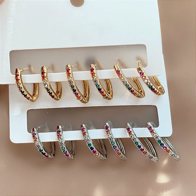 BRINCO KIT ARGOLINHAS FORMATO FOLHA ZIRCÔNIAS COLORIDAS BIJU