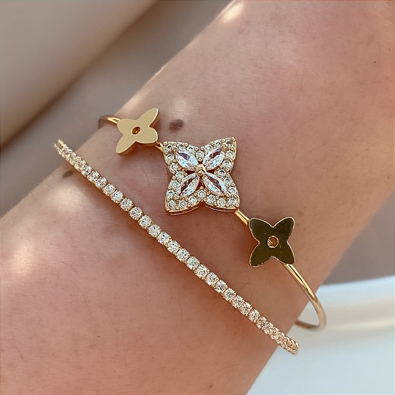 PULSEIRA / BRACELETE FIO ZIRCÔNIA E TREVOS BIJU