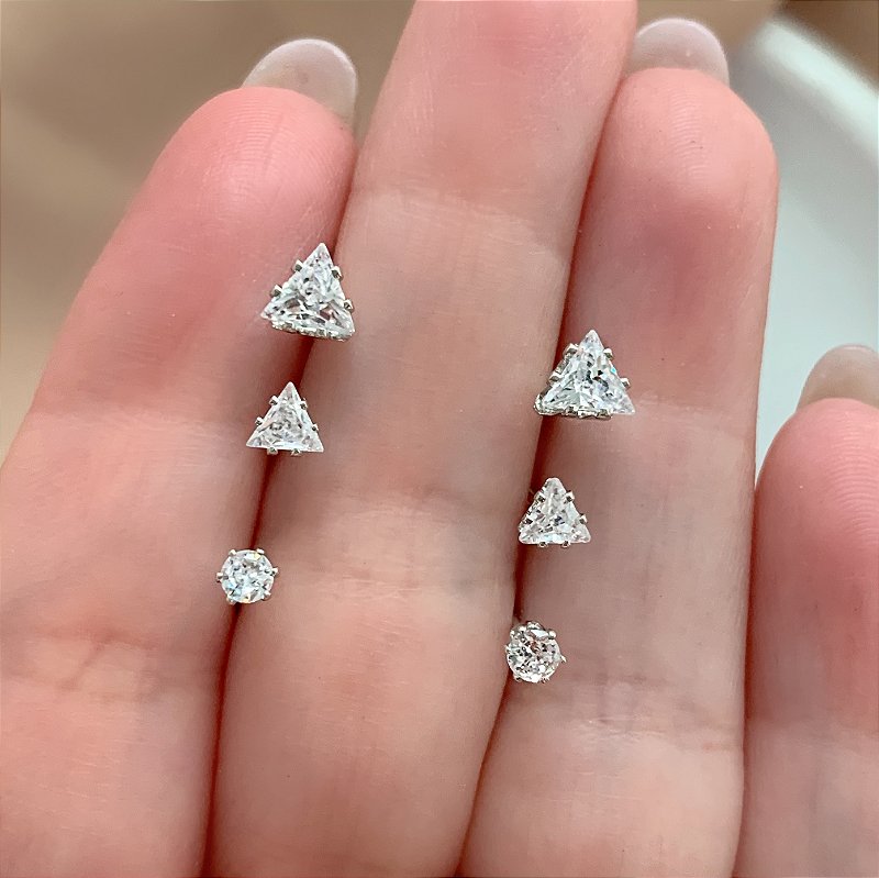 BRINCO KIT TRIÂNGULO PONTO DE LUZ HIPOALERGÊNICO FOLHEADO A RÓDIO⭐️