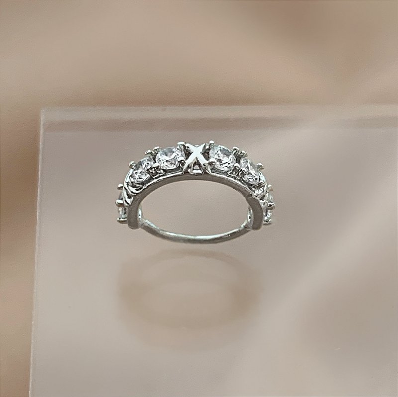 PIERCING CARTILAGEM ARGOLINHA CRAVEJADA ZIRCÔNIAS 7MM AÇO 316L FOLHEADO A OURO 18K SEMIJOIA PARA ATUALIZAÇÃO⭐️