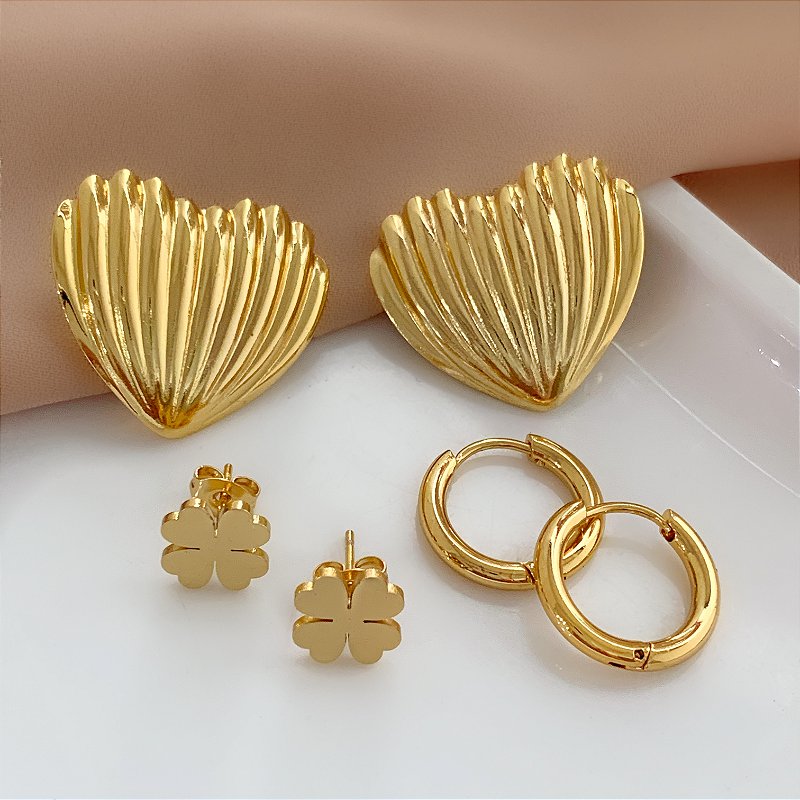 BRINCO KIT CORAÇÃO PLISSADO DOURADO AÇO 316L⭐️