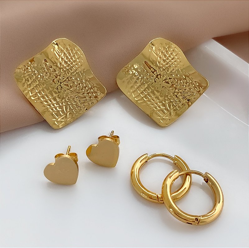 BRINCO KIT TRIÂNGULO ORGÂNICO TEXTURIZADO DOURADO AÇO 316L⭐️