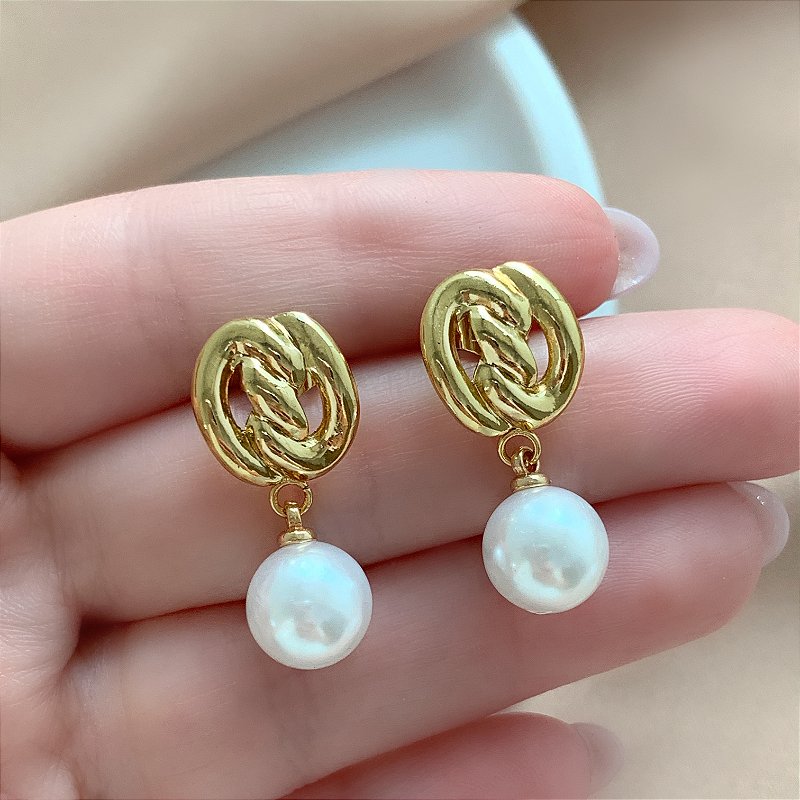 BRINCO ENTRELAÇADO COM PÉROLA PENDENTE DOURADO AÇO 316L⭐️