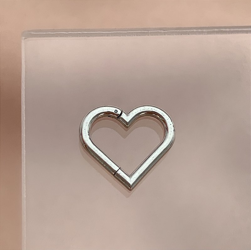 PIERCING CARTILAGEM/ DAITH/ ROOK ARGOLA SEGMENTO CORAÇÃO 8MM AÇO 316L PARA ATUALIZAÇÃO⭐️