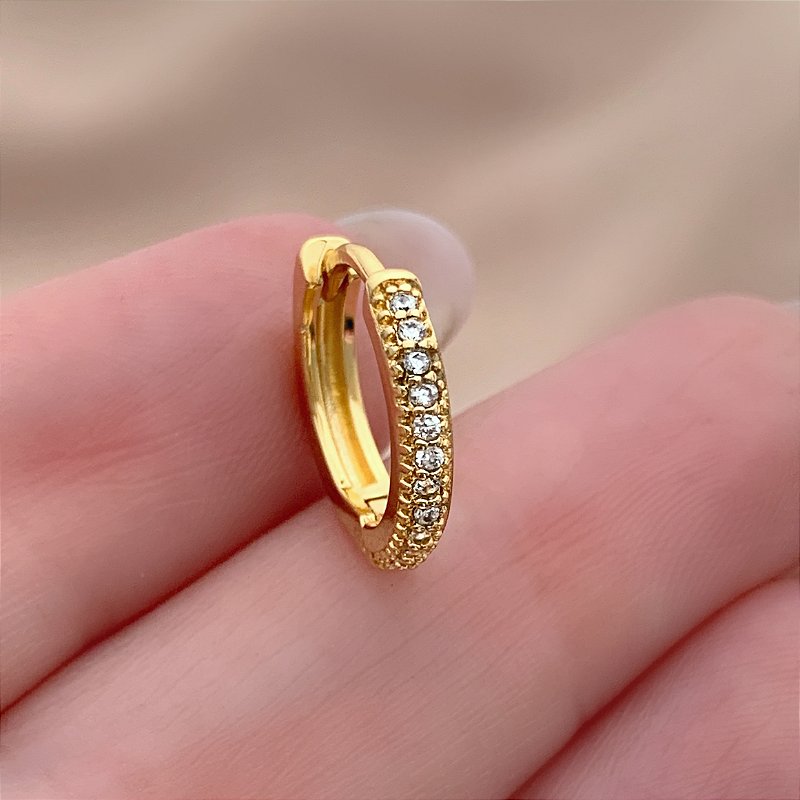 PIERCING CONCH / CARTILAGEM ARGOLA ZIRCÔNIAS CRAVEJADAS 8MM AÇO 316L FOLHEADO A OURO 18K SEMIJOIA PARA ATUALIZAÇÃO⭐️