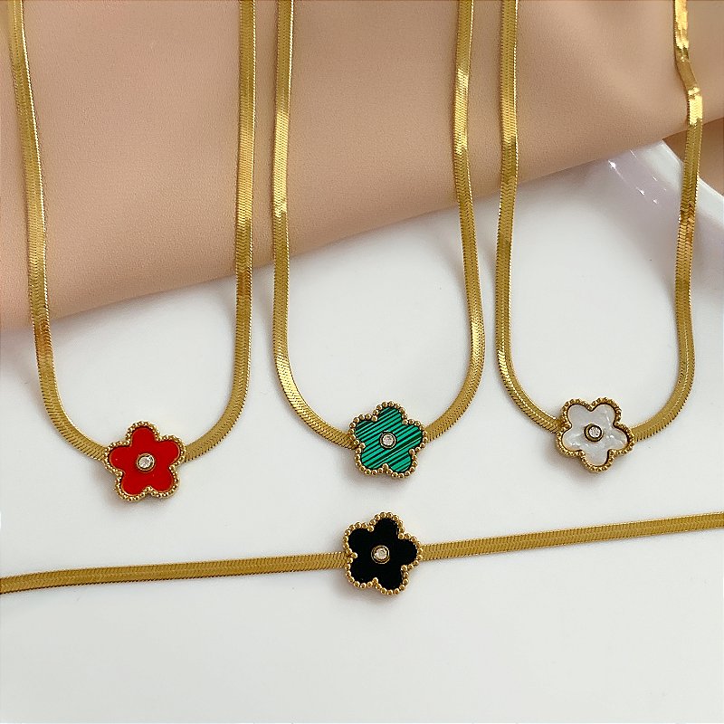 COLAR FITA FINA COM PINGENTE TREVO DOURADO AÇO 316L⭐️