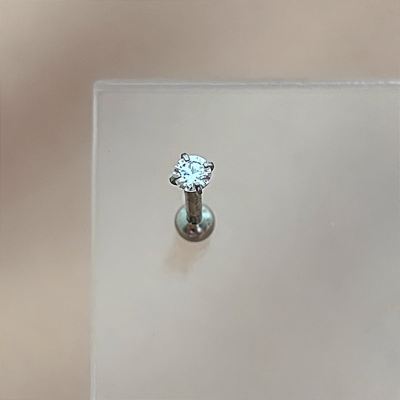 PIERCING TRÁGUS / CARTILAGEM PONTO DE LUZ 8MM AÇO 316L FOLHEADO A RÓDIO SEMIJOIA PARA ATUALIZAÇÃO⭐️