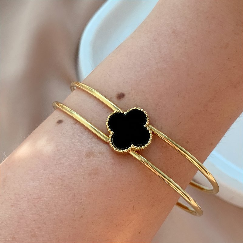 PULSEIRA / BRACELETE FIO DUPLO TREVO RESINADO PRETO DOURADO AÇO 316L⭐️