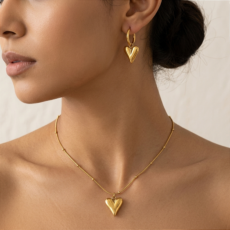 COLAR E BRINCO CORAÇÃO CLÁSSICO LISO DOURADO AÇO 316L⭐️