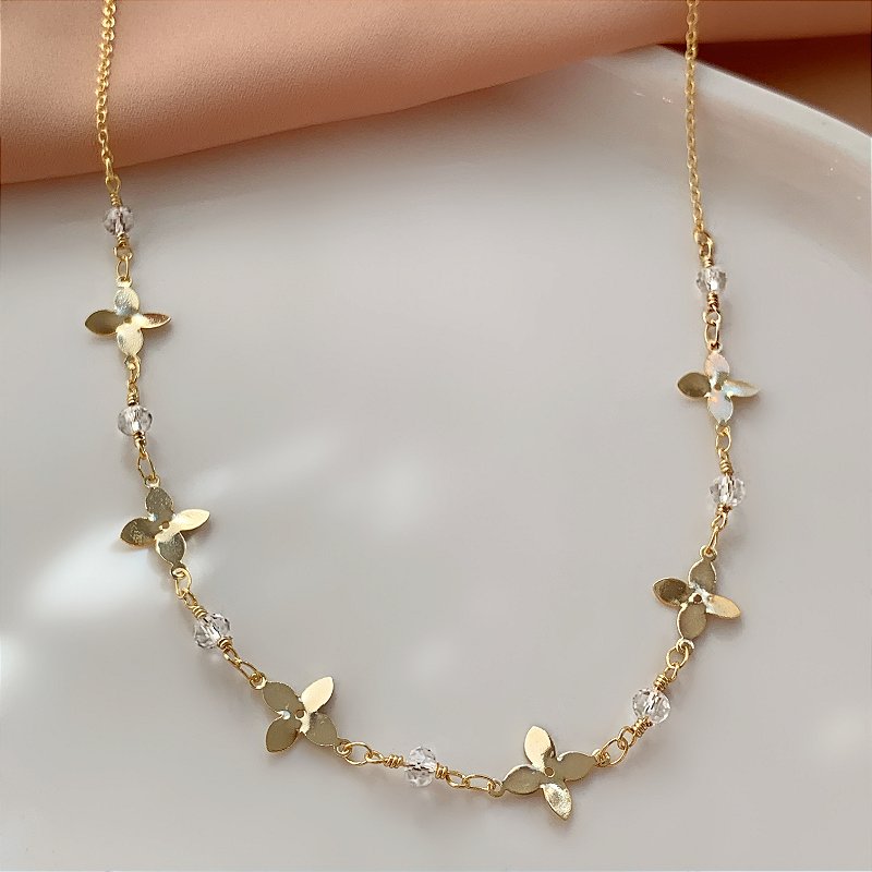 COLAR FLORZINHAS LISAS E CRISTAIS FOLHEADO A OURO 18K⭐