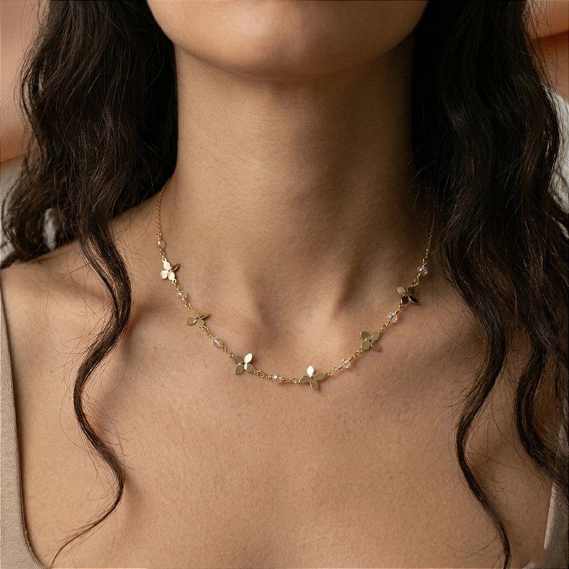 COLAR FLORZINHAS LISAS E CRISTAIS FOLHEADO A OURO 18K⭐
