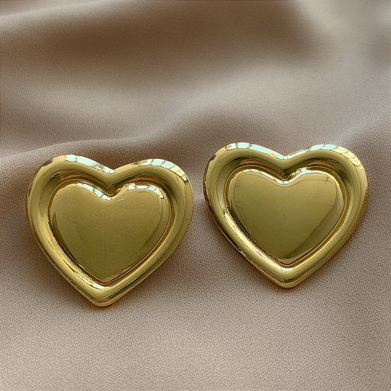 BRINCO CORAÇÃO BOLEADO BORDA LISA DOURADO AÇO 316L⭐️