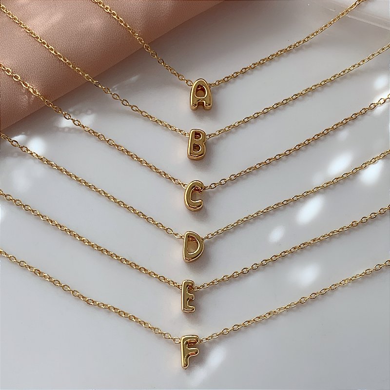 COLAR PINGENTE LETRA DELICADA A-F DOURADO AÇO 316L⭐️