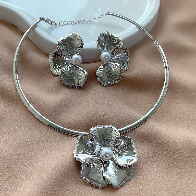 COLAR E BRINCO KIT ARO FLOR COM PÉROLA BIJU