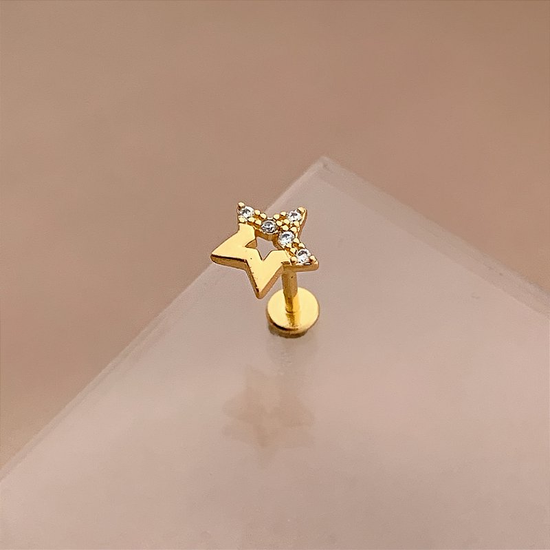 PIERCING TRÁGUS / CARTILAGEM ESTRELA METADE LISA E METADE ZIRCÔNIAS 6MM HASTE AÇO 316L FOLHEADO A OURO 18K SEMIJOIA PARA ATUALIZAÇÃO⭐️