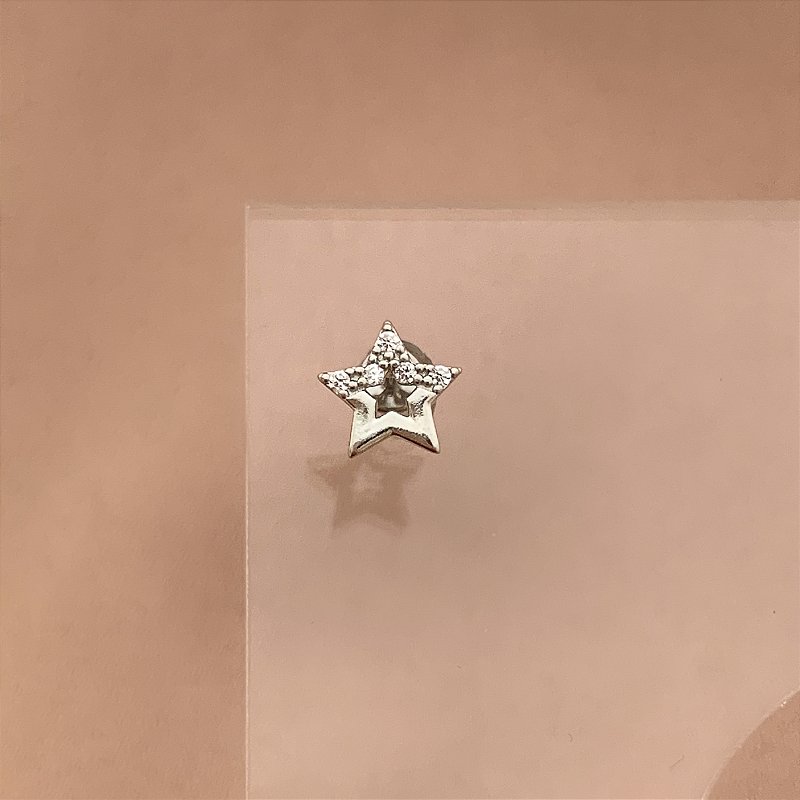 PIERCING TRÁGUS / CARTILAGEM ESTRELA METADE LISA E METADE ZIRCÔNIAS 6MM HASTE AÇO 316L FOLHEADO A RÓDIO SEMIJOIA PARA ATUALIZAÇÃO⭐️