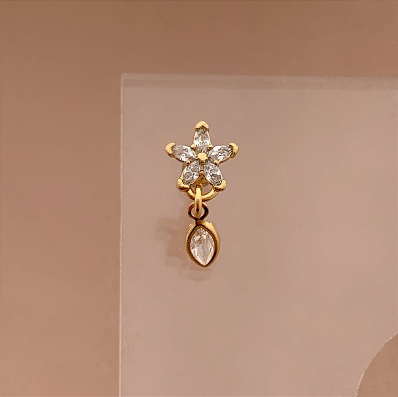 PIERCING TRÁGUS / CARTILAGEM FLOR PINGENTE ZIRCÔNIAS 6MM HASTE AÇO 316L FOLHEADO A OURO 18K SEMIJOIA PARA ATUALIZAÇÃO⭐️
