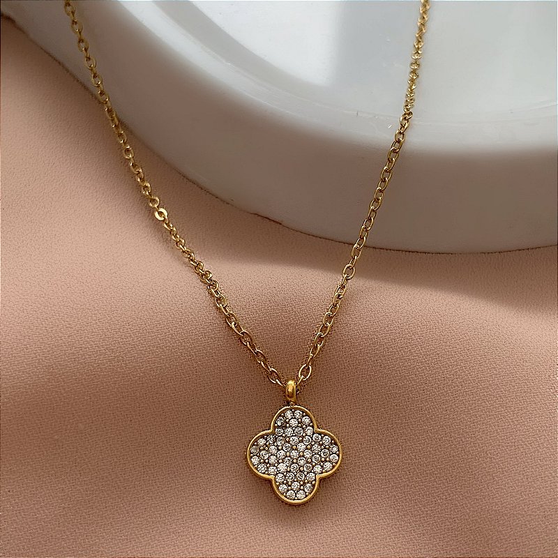 COLAR PINGENTE TREVO ZIRCÔNIAS DOURADO AÇO 316L⭐️