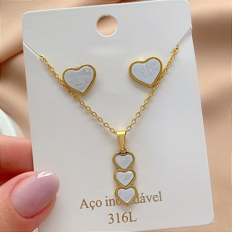 COLAR E BRINCO KIT FILEIRA MINI CORAÇÕES MADREPÉROLA DOURADO AÇO 316L⭐️