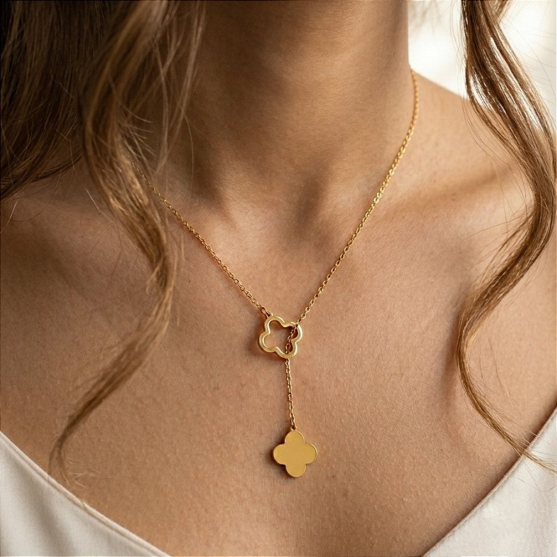 COLAR GRAVATINHA TREVOS TRANSPASSADOS DOURADO AÇO 316L⭐️