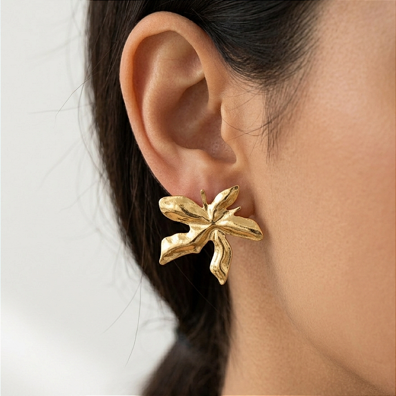 BRINCO FLOR ORGÂNICA DOURADO AÇO 316L⭐️