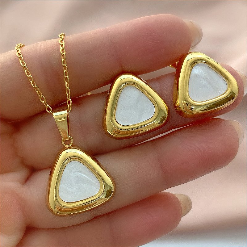 COLAR E BRINCO TRIÂNGULO BORDA BOLEADA MADREPÉROLA DOURADO AÇO 316L⭐️
