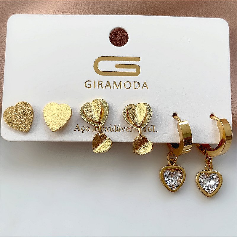 BRINCO KIT 3 PARES CORAÇÕES PINGENTE ZIRCÔNIA DOURADO AÇO 316L⭐️
