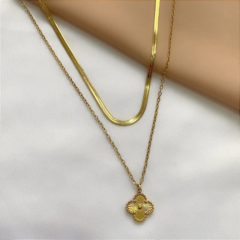 COLAR DUPLO FITA E TREVO DOURADO AÇO 316L⭐️