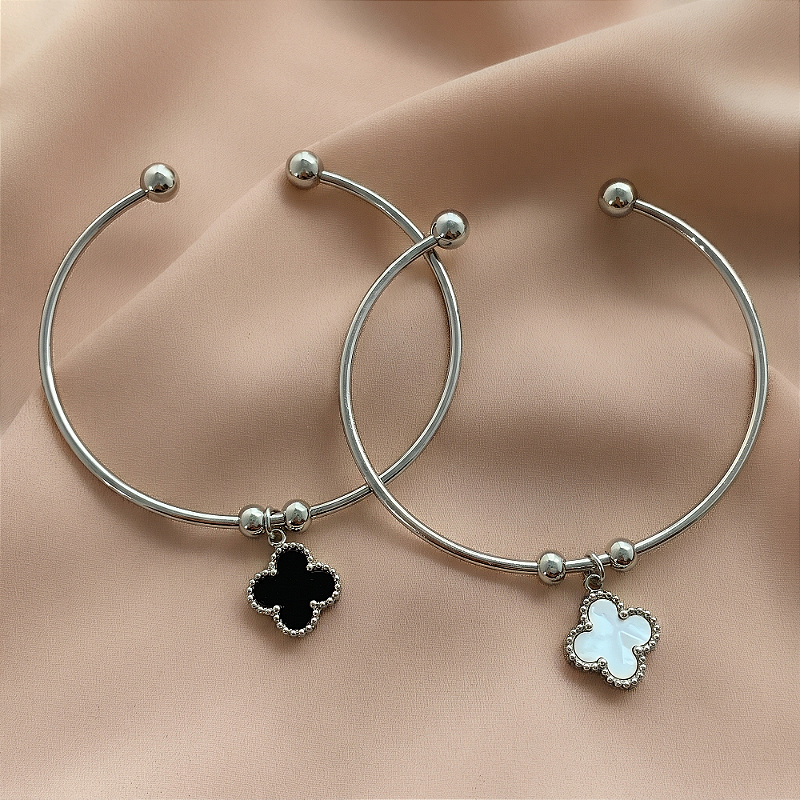 PULSEIRA /BRACELETE PINGENTE TREVO COLOR AÇO 316L⭐️