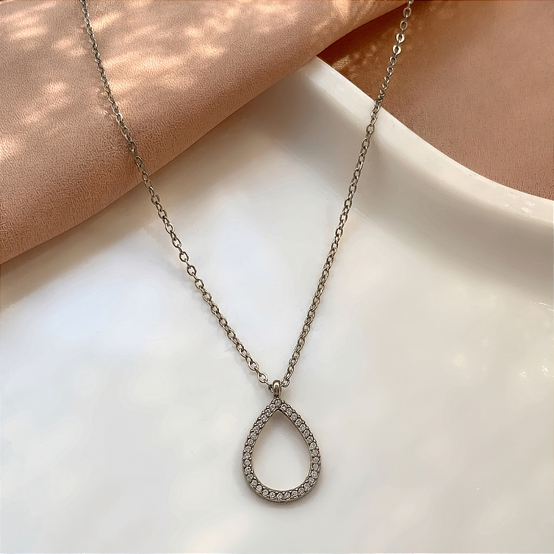 COLAR GOTA ALONGADA MINI ZIRCÔNIAS AÇO 316L⭐️