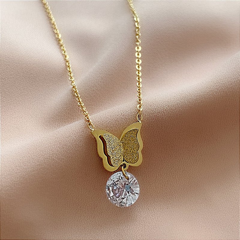COLAR BORBOLETA TEXTURIZADA E PEDRA ZIRCÔNIA DOURADO AÇO 316L⭐️