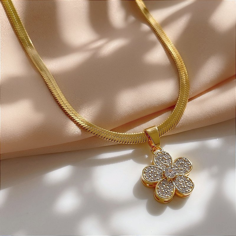 COLAR FITA PINGENTE FLOR COM ZIRCÔNIAS DOURADO AÇO 316L⭐️