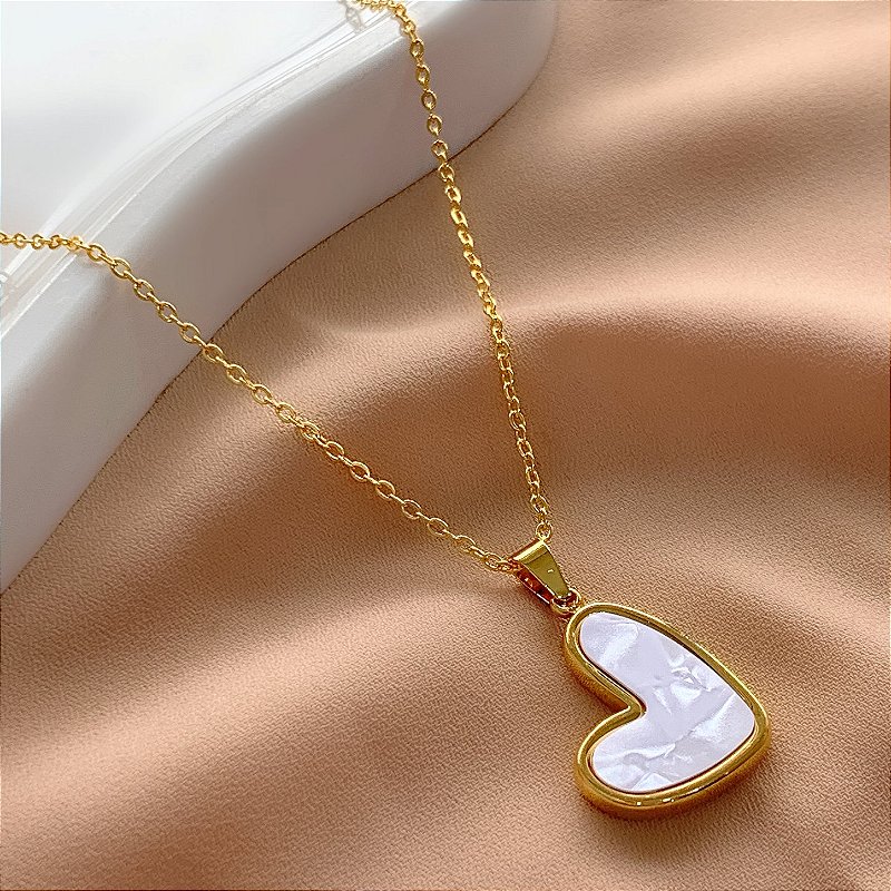 COLAR PINGENTE CORAÇÃO LADINHO MADREPÉROLA DOURADO AÇO 316L⭐️
