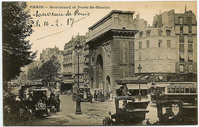Cartão Postal Antigo Original - Paris, França - Boulevard e Porta de St Martin com Bondes, Carros - Circulado em 1917