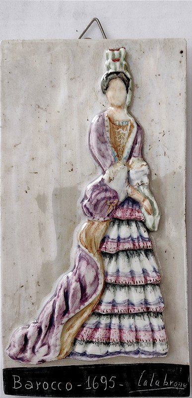 Domenico Calabrone - Rara Placa Cerâmica em Relevo Assinada, Traje Feminino, Moda no Período Barroco, 1695