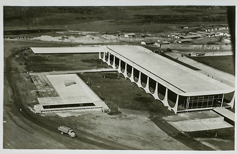 Brasília em Construção - Vista Aérea do Palácio da Alvorada, Brinde do Palace Hotel - Postal Antigo Original