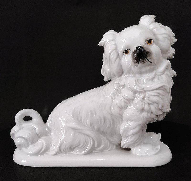 Cachorro / Cãozinho Pequinês  em Porcelana Alemã, Escultura Antiga Numerada