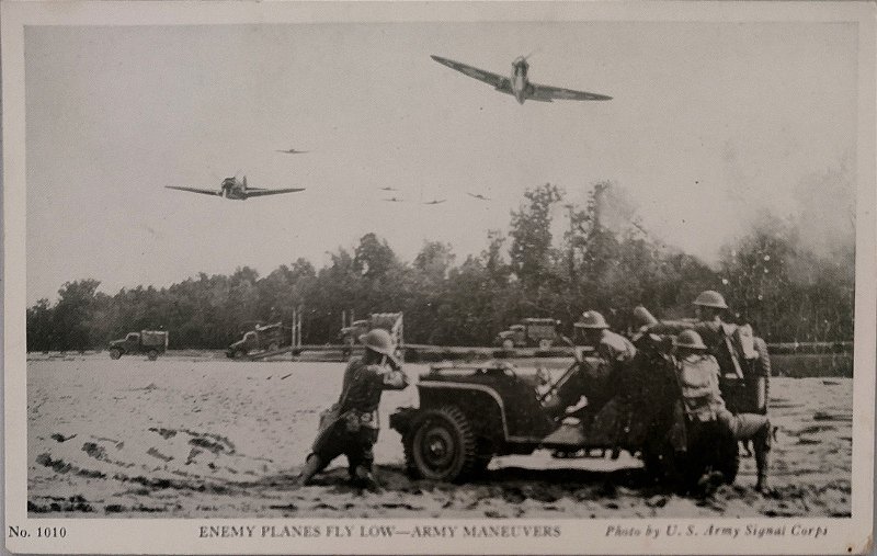 II Guerra - Aviões Inimigos Voam Baixo, Exército Manobra - Cartão Postal Antigo Original