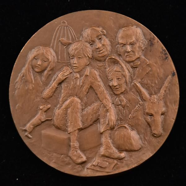 Medalha de Bronze Assinada por R. Vauller - Homenagem A Charles Dickens