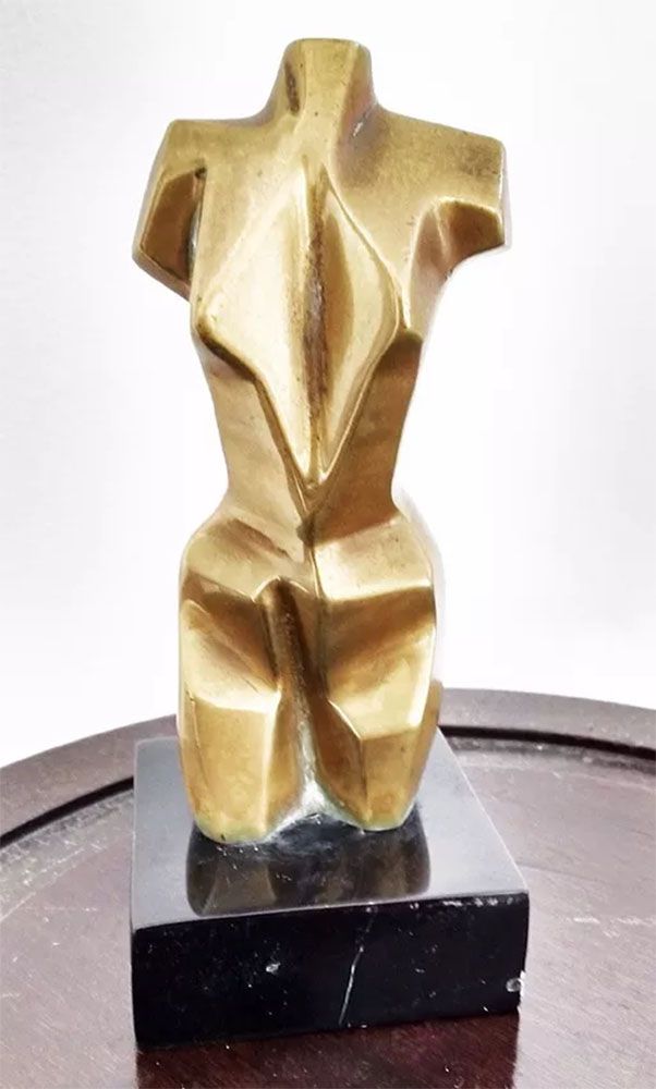 Adriana Banfi - Escultura em Bronze Assinada, Figurativo Feminino Geométrico