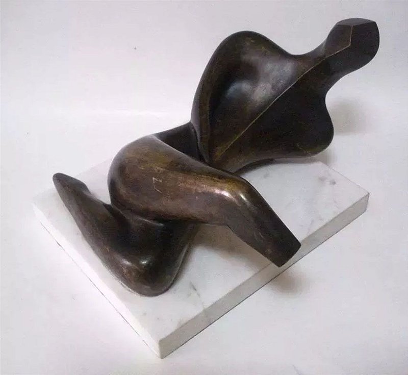 Escultura em Bronze, Figurativo Feminino, Base em Mármore, Monogramada ST