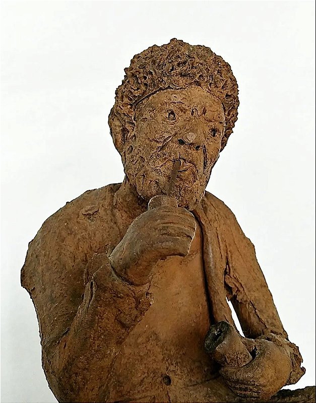 Zé do Carmo - Escultura de Barro Preto Velho com Cachimbo