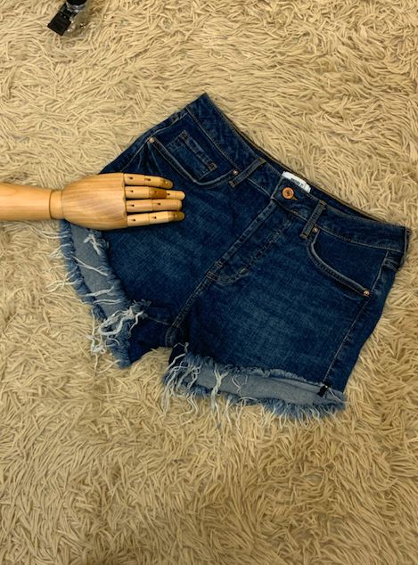 Short sales jeans escuro